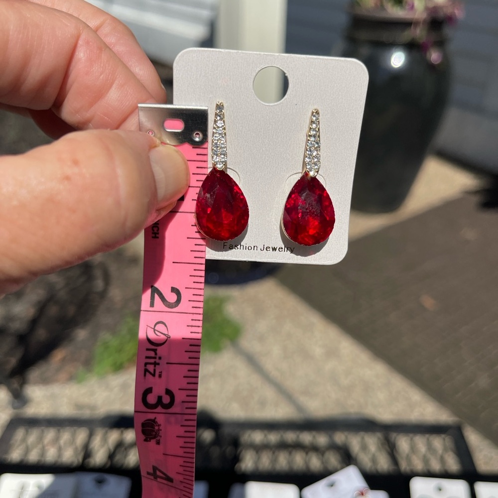 Simple, ruby red earrings - Picture 3 of 4